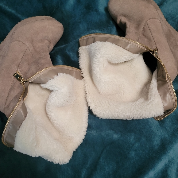 Juicy Couture Taupe Kasia Wedge Boots/Booties 8 - Picture 9 of 9